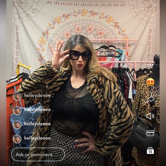 🚨🚨Like this listing if you wanna be notified of my LIVE shows 🚨🚨 - Picture 9 of 10